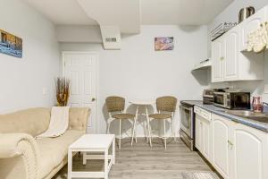 10 Mi to Downtown Convenient Denver Apartment!