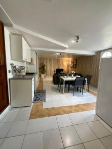 Appartement avec piscine et barbecue