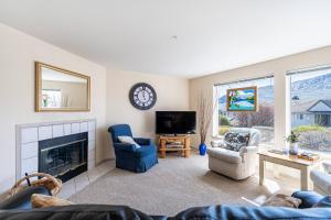 Condo in Chelan - Mountain Views