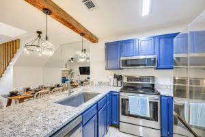 Pool Access, Near Medical Center San Antonio Gem!