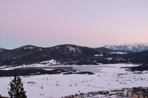 Chalet vue imprenable sur lac et pistes