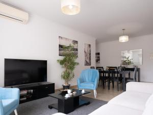 Pool View 3 Bed Apartment