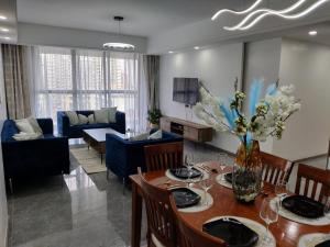 modern executive two bedroom apartment which features a swimming pool,fully equipped gym,child play area with amazing city views