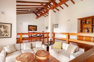 Casa en Cerritos con Piscina y 4 habitaciones