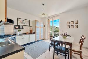 RoadToTheSeaLerici Private parking terrace