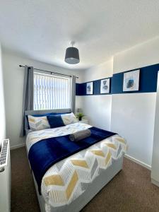 Stunning Open Plan 3 Bed House - Driveway & Garden