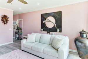 Island Vibes Home with Fire Pit in Murfreesboro!