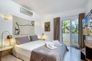 Carvoeiro Pool House by Vacationy