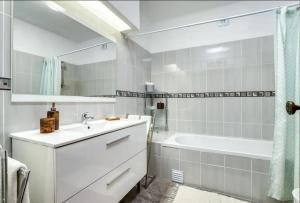 Carvoeiro Pool House by Vacationy