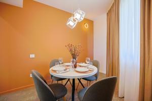 Juno New Boutique Building Apartment with private parking