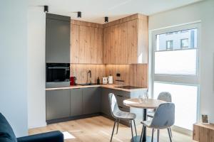 K&M Apartments Tauron Arena, Lema