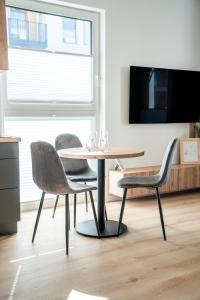 K&M Apartments Tauron Arena, Lema