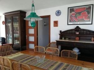 SPACIOUS FLAT WITH SEA VIEWS, FOR 8 PEOPLE WITH 3 BEDROOMS, 2 BATHROOMS and NEXT TO THE BEACH!!