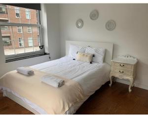 4 Bed Flat - Sleeps 10 - Pets - Parking