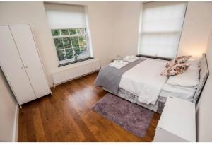 4 Bed Flat - Sleeps 10 - Pets - Parking