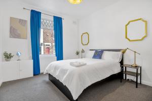 Ideal 3-bed House, Free Parking!