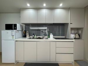 서울 강남 서초역 개인테라스 성수 압구정 삼성역 Coex 성형 피부과 방 2개 가족여행 퀸베드3