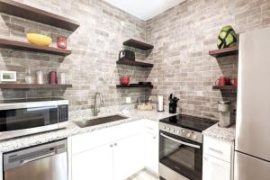 151 Spring Downtown Eureka Springs Suite B