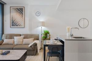 Central Brisbane Gem Walk to River Attractions