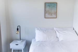 Remy, Yarra River walk to MCG