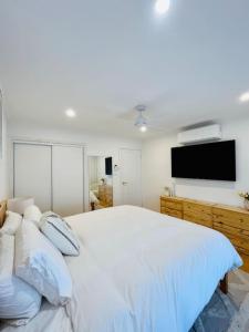 Cosy Modern RetreatI Private CourtyardI Parking