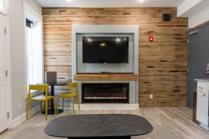 151 Spring Downtown Eureka Springs Suite A