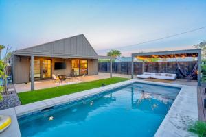 Modern Home w Heated Pool
