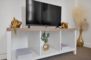 Ideal 3-bed House, Free Parking!