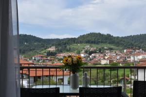 Stone Hut Apartments