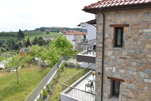 Stone Hut Apartments