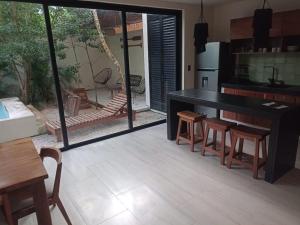 Incredible 3BR House for 6, Pool, Near Beach