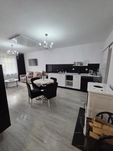 Apartament z kominkiem RetroGlam