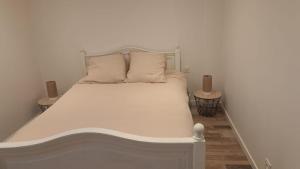 charmant appartement neuf en plein centre du village de collobrières