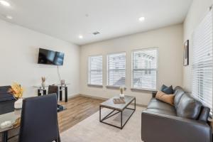 Chisholm Trace 827 I Comfy 2 Bed 2 Bath