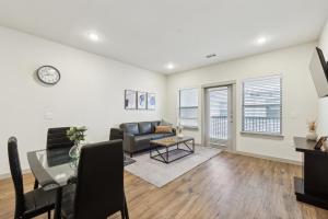 Chisholm Trace 422 I Comfy 2 bed 2 Bath