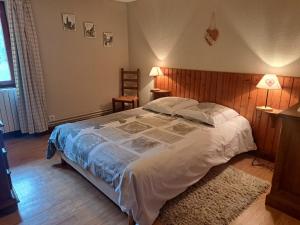 B&B / Chambres d'hotes Ferme auberge des Cimes : Chambre Double - Vue sur Montagne