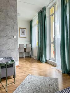 Sunny Flat with Terrace & Park View Near City Centre