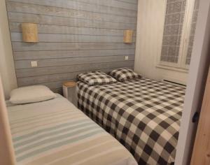 Ossau T2 5 personnes 1 chambre draps serviettes inclus parking moustiquaires tout confort près du ski