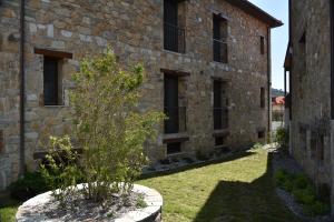 Stone Hut Apartments