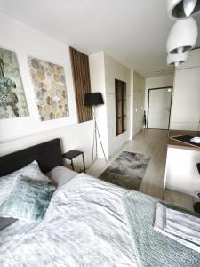 Cozy Urban Residence Studio - balcony with garden view