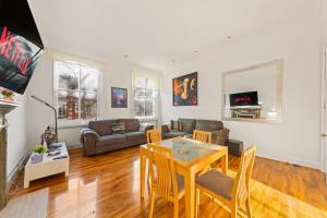 SG, Classic Knightsbridge Loft Apartment