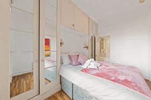 SG, Classic Knightsbridge Loft Apartment