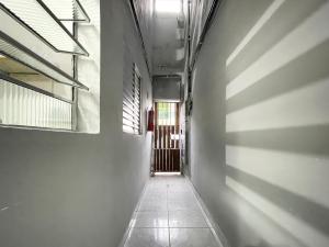 1 Bedroom Plaza Shopping Budget Complete