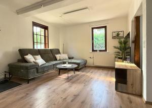 Gemütlich, OLED-TV & XXL-Küche, familienfreundlich