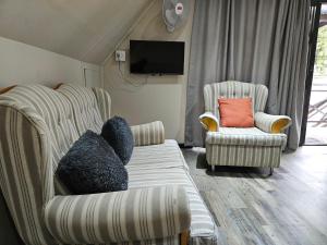 Cozy & Private Bachelor Flat