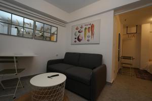 The Extravagant studio in Pagkrati, Near Stadium