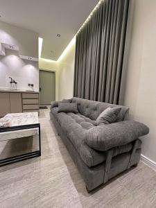 عزم ظهره لبن