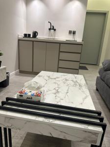 عزم ظهره لبن