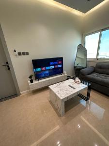 عزم ظهره لبن