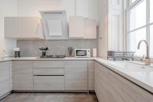 Victorian Hyde Park Residence Spacious and bright